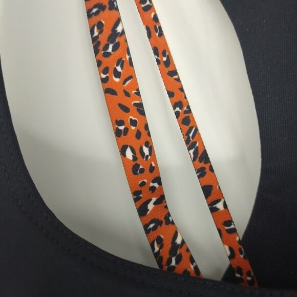 Fabletics Black/Leopard Sports Bra Medium Impact Size Medium - Picture 3 of 3